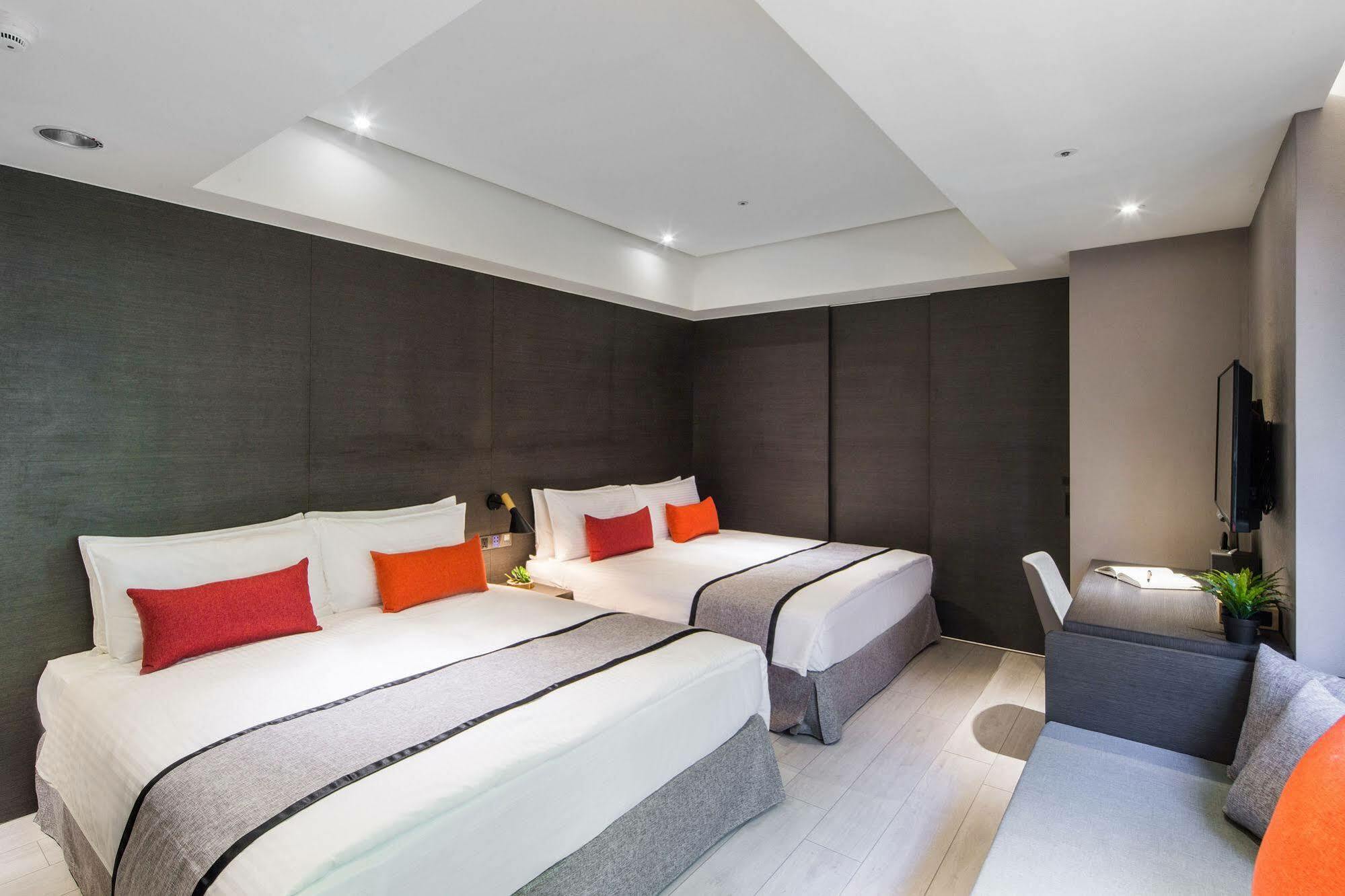 Icasa Hotel - By Cosmos Creation Taichung Esterno foto