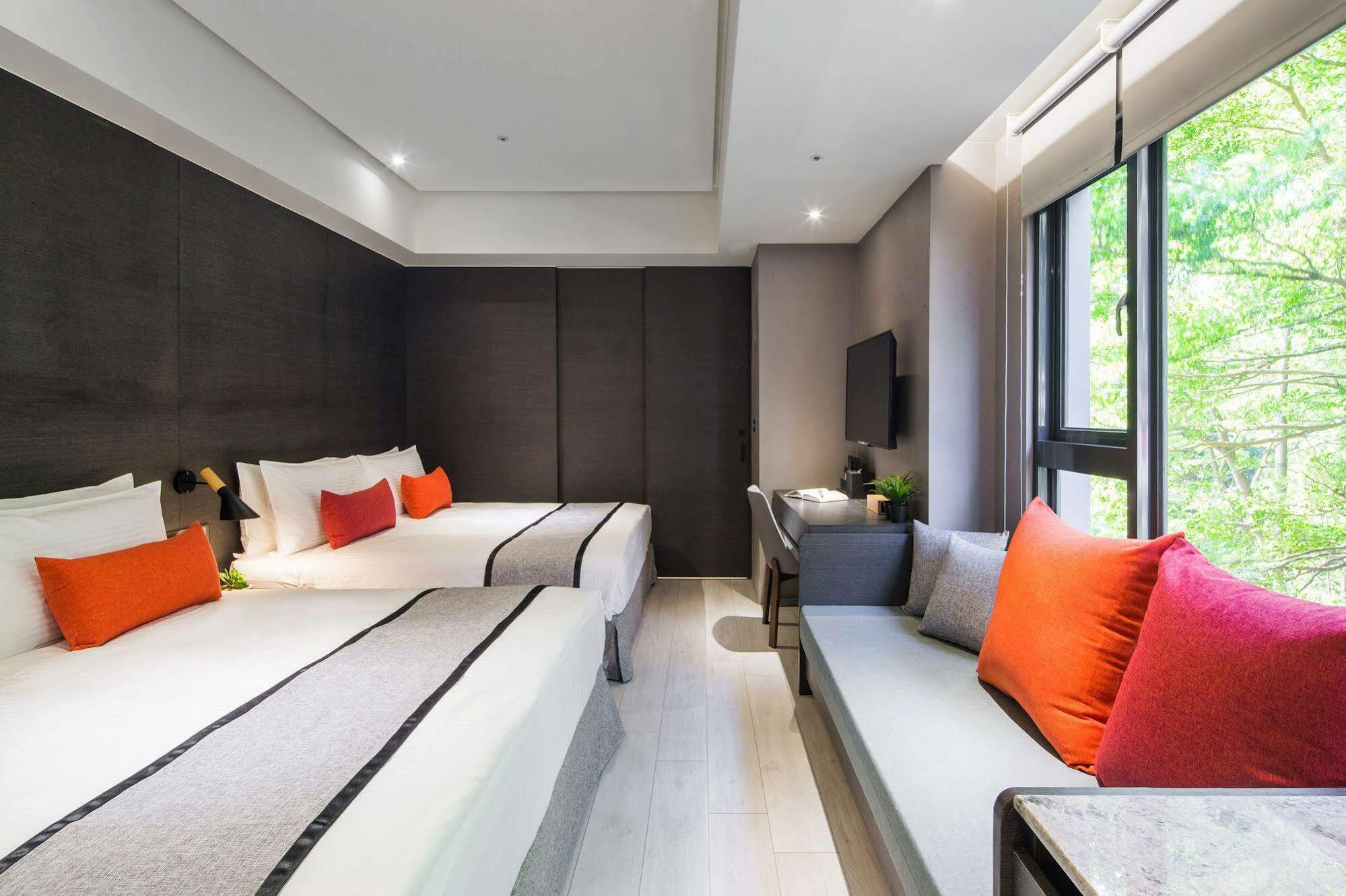 Icasa Hotel - By Cosmos Creation Taichung Esterno foto