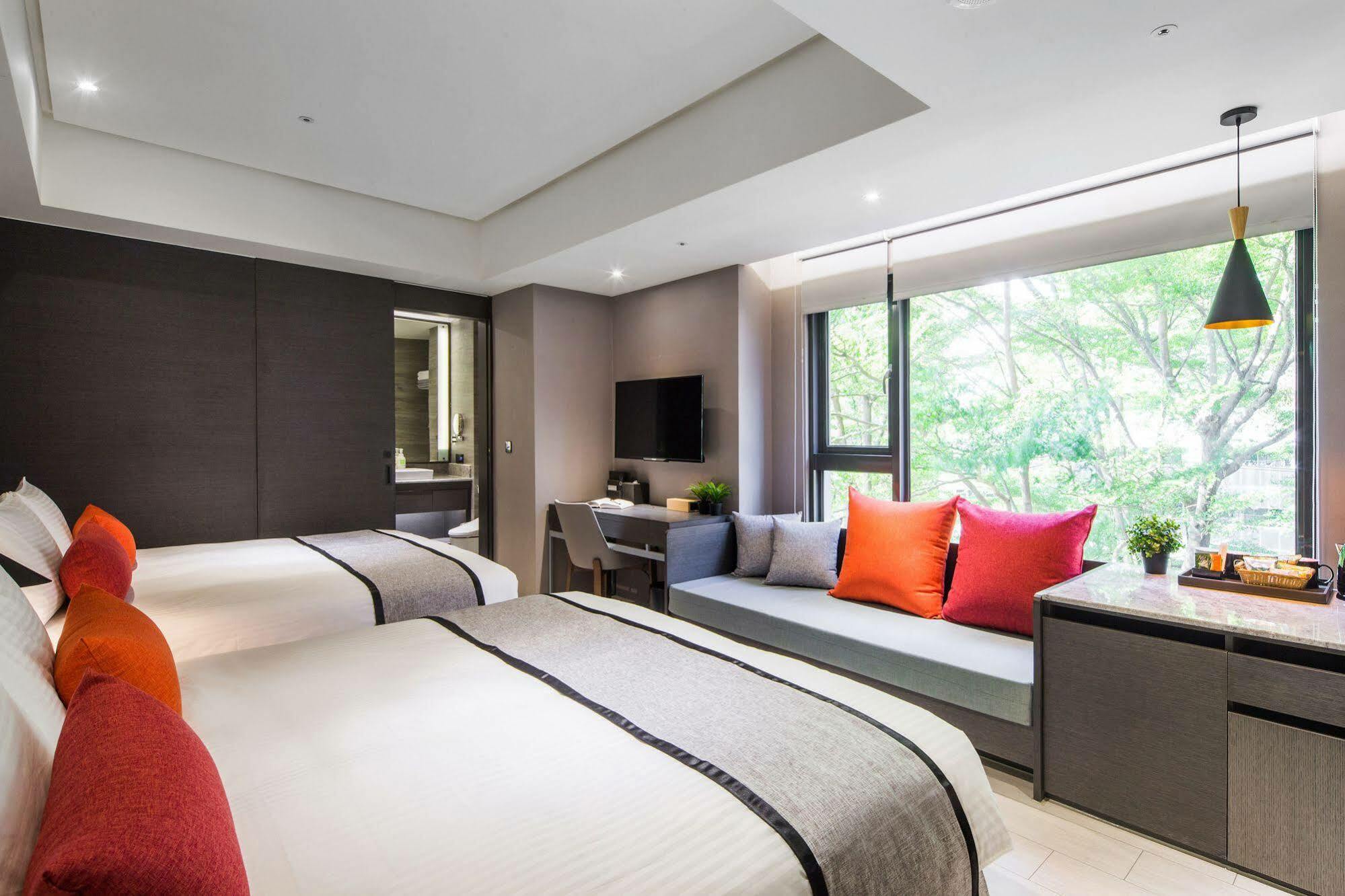 Icasa Hotel - By Cosmos Creation Taichung Esterno foto