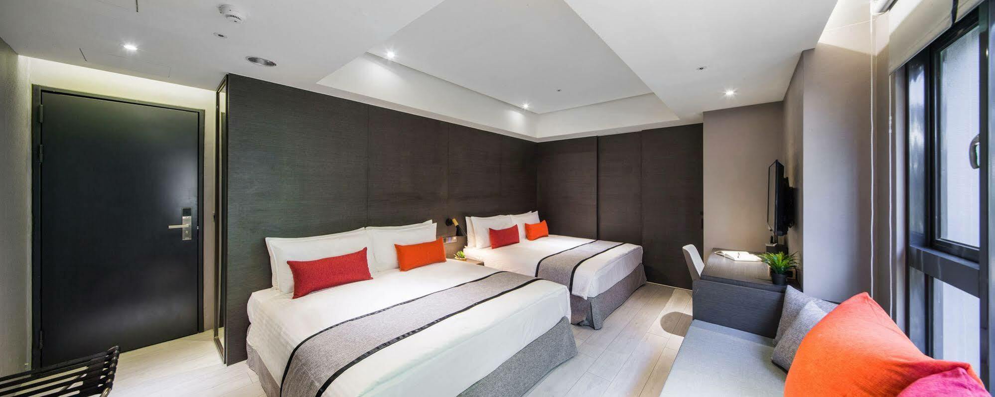 Icasa Hotel - By Cosmos Creation Taichung Esterno foto